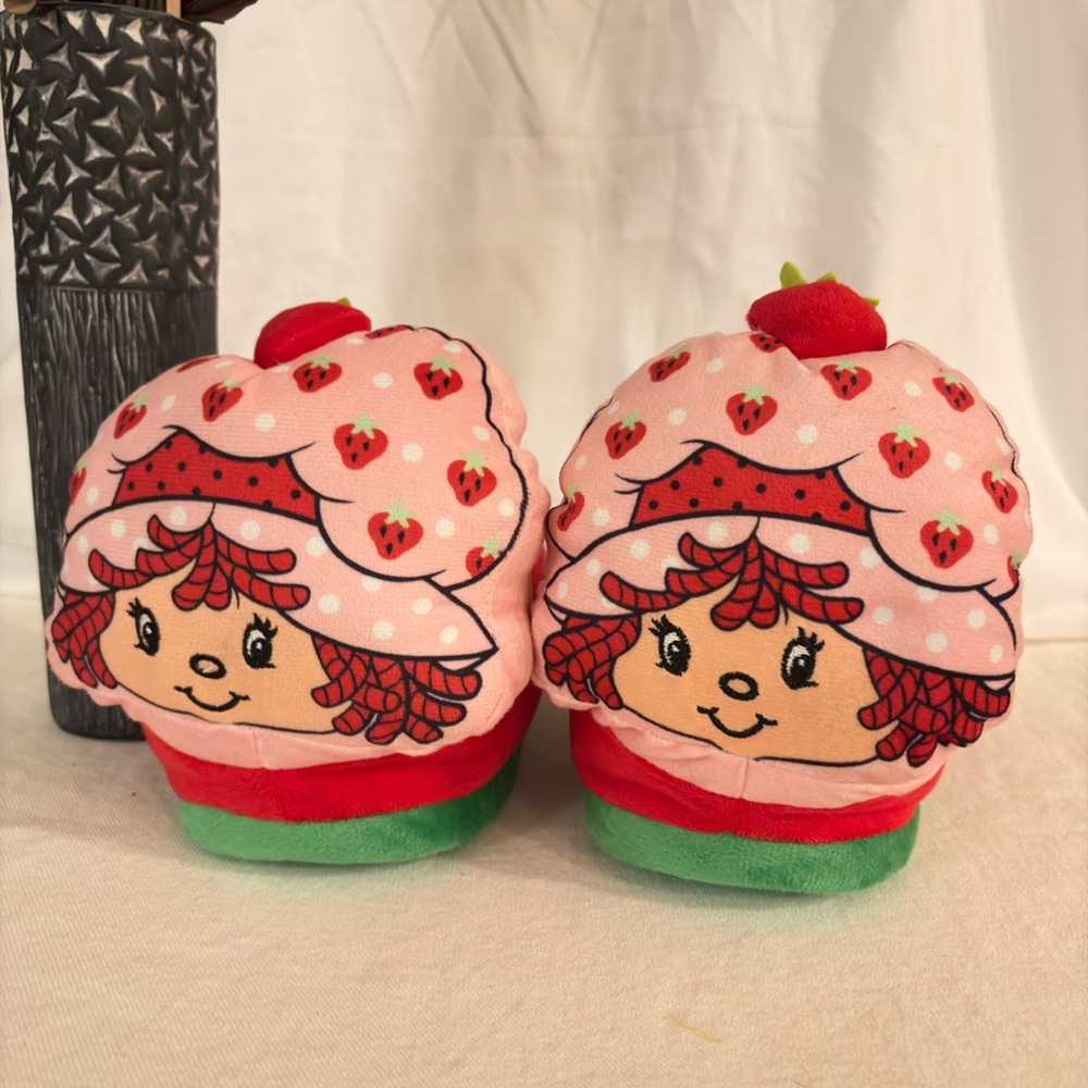 NEW, Strawberry Shortcake Women's 3D Plush Head Slipper Sizes S (5-6)